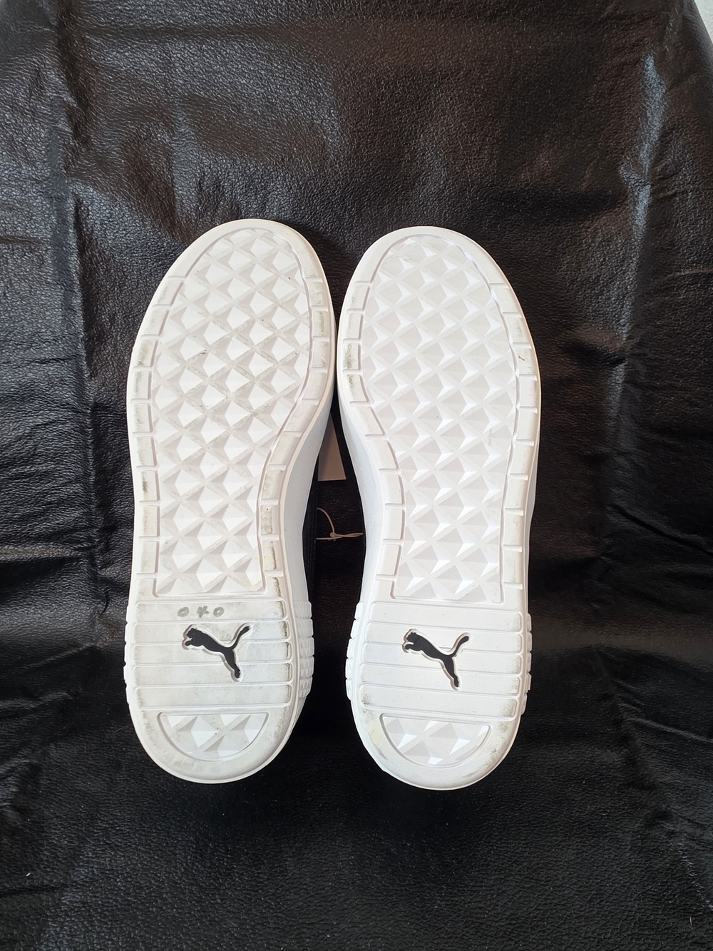 NWT PUMA White Leather Sneakers with Black Formstrip - Picture 4 of 10